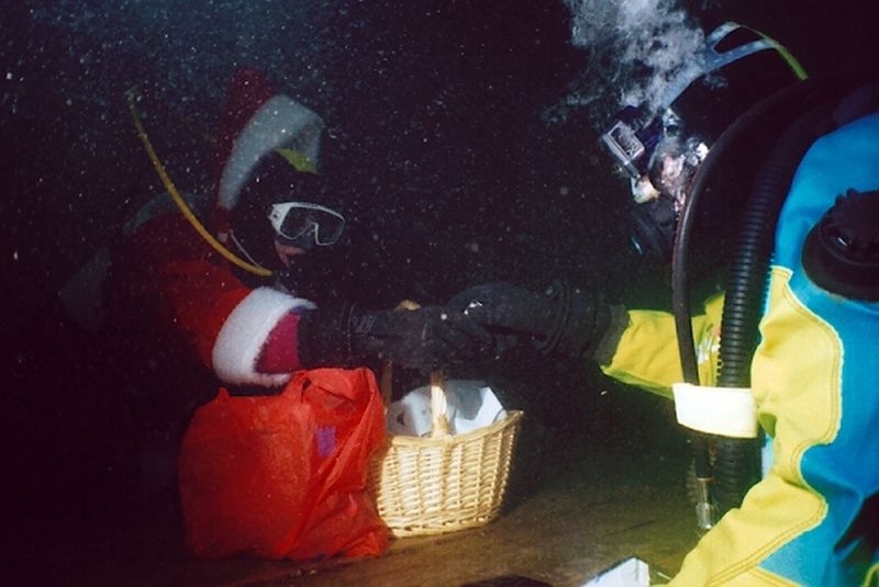 Weihnachtsmann mit seinen G�sten