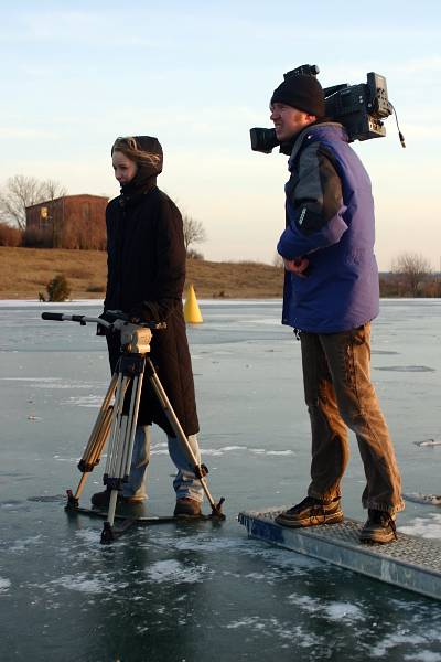frierendes Kamerateam des Leipzig-Fernsehen