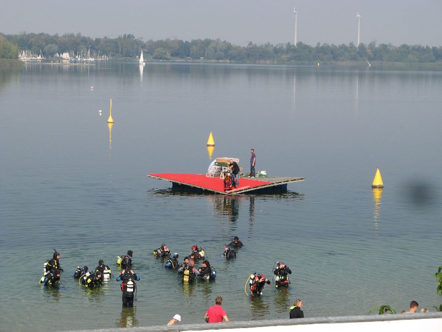 Friedenstauchen - Einstieg der Taucher