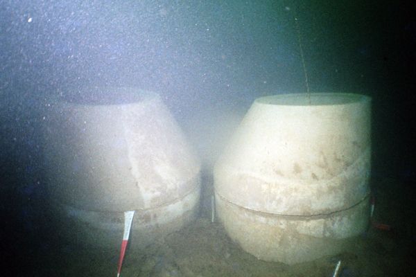 Hohes Fundament f�r den Bug