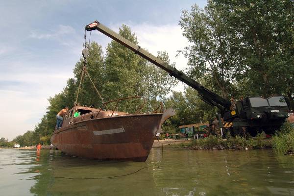 Einsetzen in den Kulkwitzer See