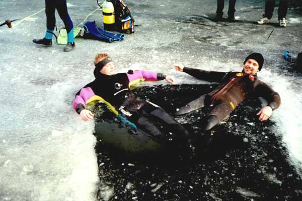 Planschen im Eisloch