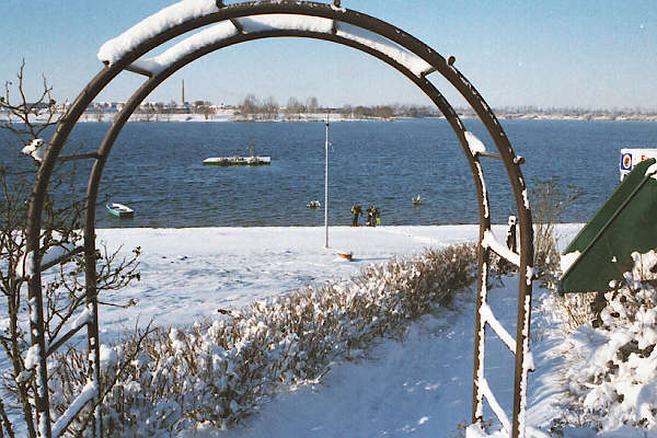 Blick durch den Tor-Bogen