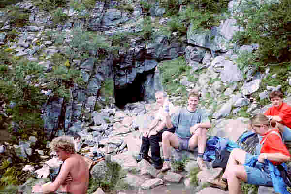 Wanderung zur H�hle