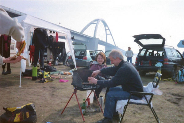 Fehmarnsundbr�cke Fisch Grillen