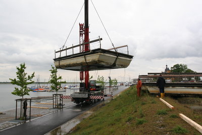 Bergung der Pontons der Seebr�cke