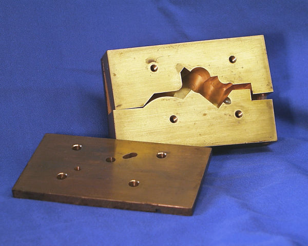 Scharnier-Gie�form